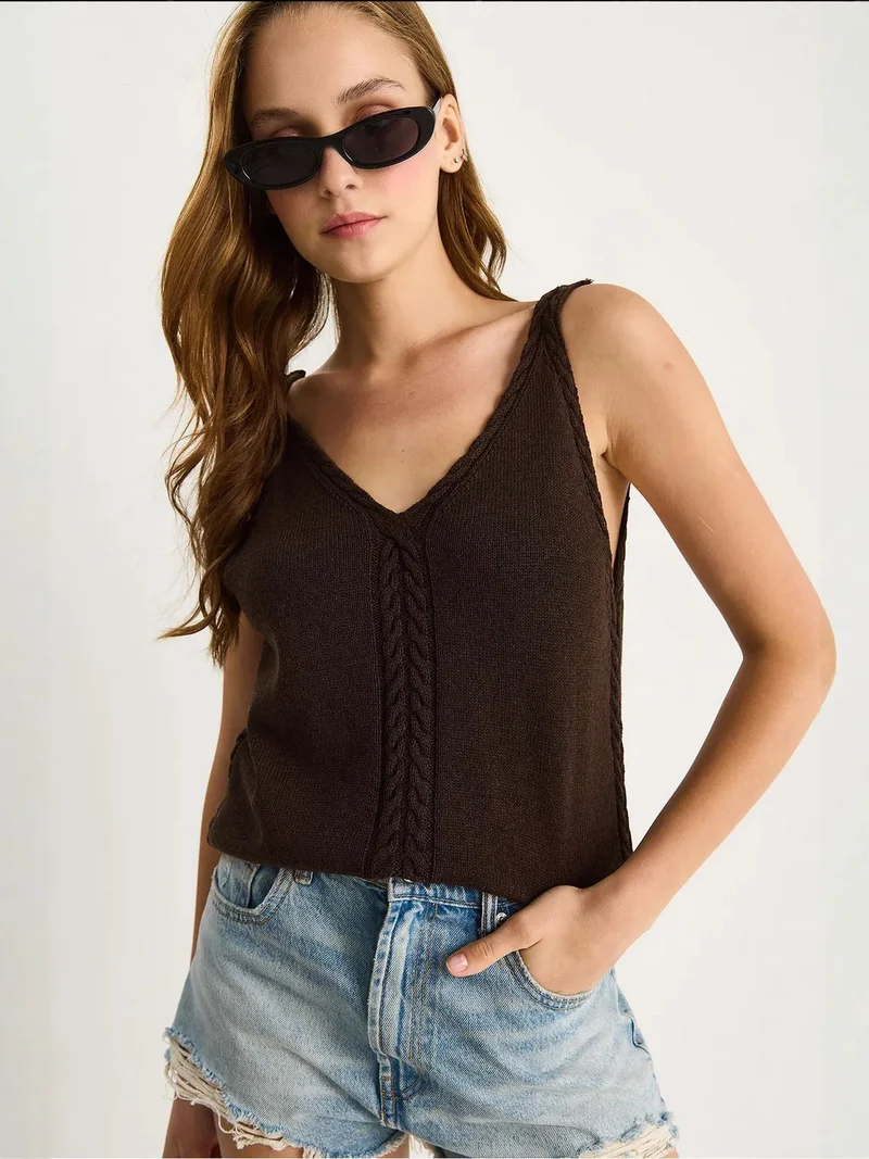 Bianco Lucci LUCCI Textured V-Neck Blouse with Elastic Detail