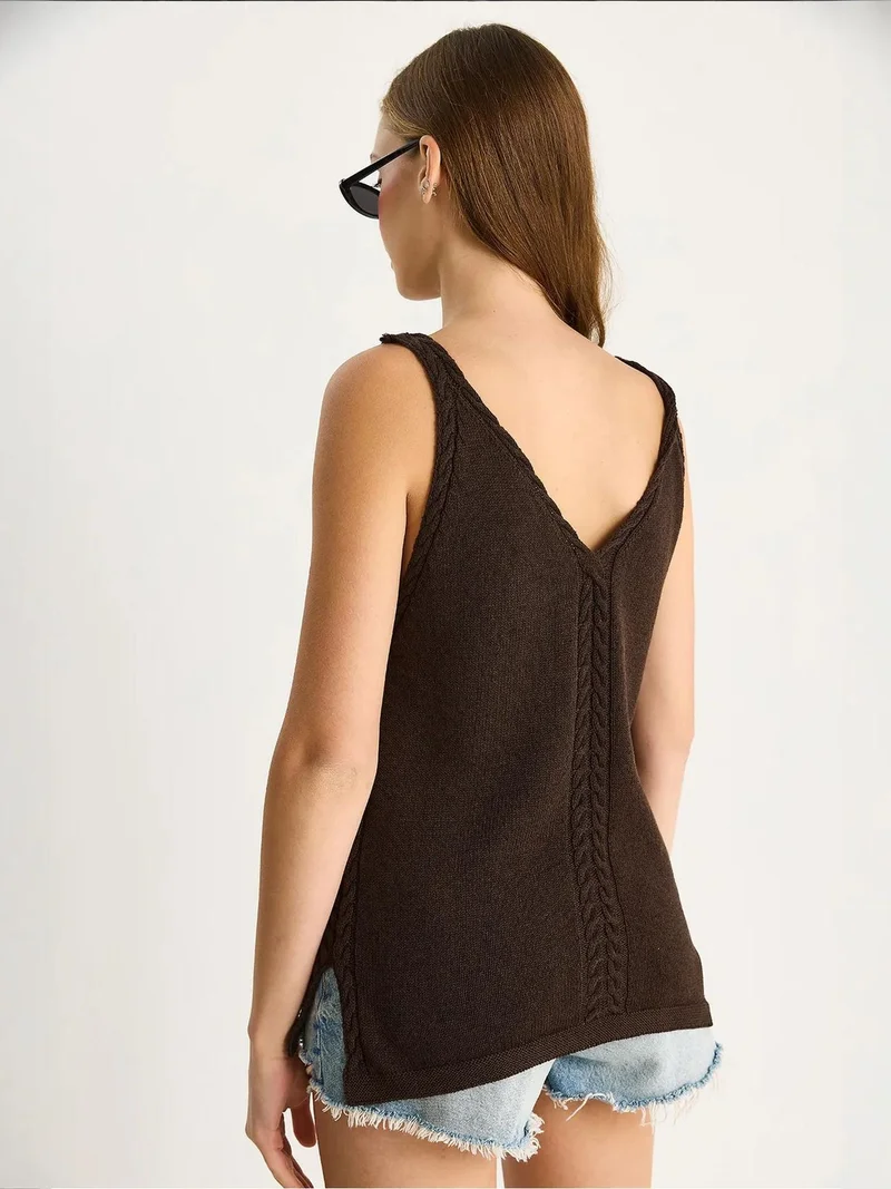 Bianco Lucci LUCCI Textured V-Neck Blouse with Elastic Detail