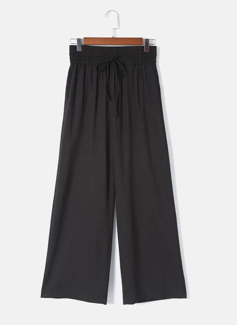يونيكي Black Plain Casual Trouser