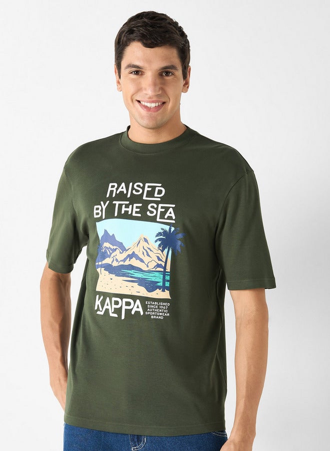 كابا تيشيرت بأكمام قصيرة وطبعات جرافيك من كابا - Image 1