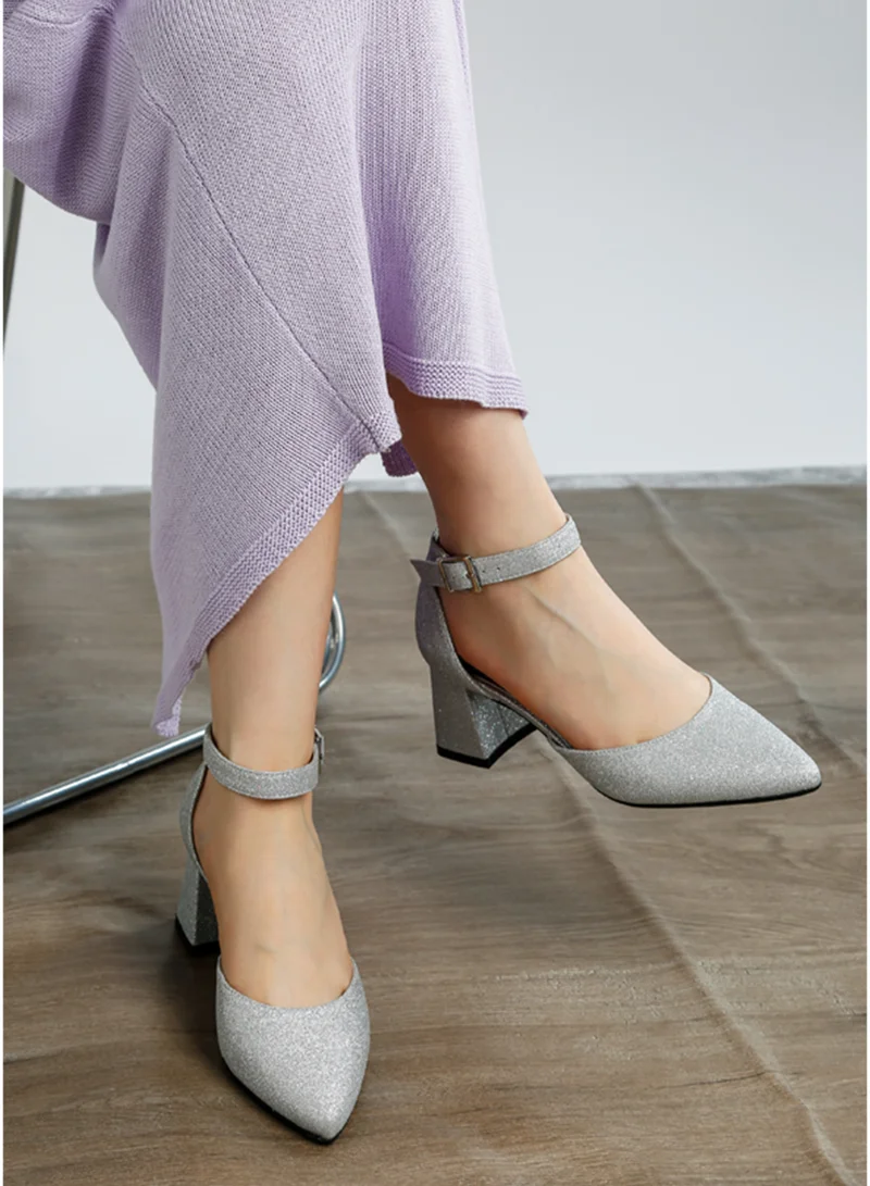 لندن راج صندل لامع بكعب سميك باللون الفضي