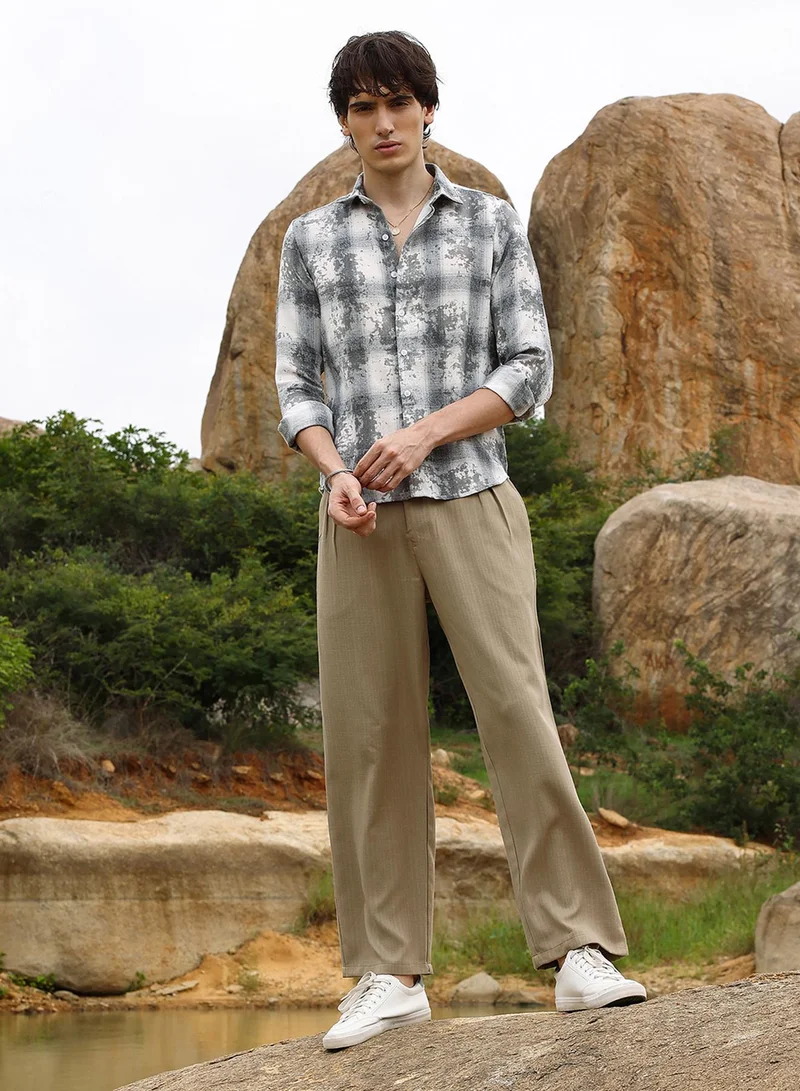 Campus Sutra Campus Sutra Men's Moon Grey Splash Check Shirt For Casual Wear | Spread Collar | Long Sleeve | Button Closure | Shirt Crafted With Comfort Fit For Everyday Wear