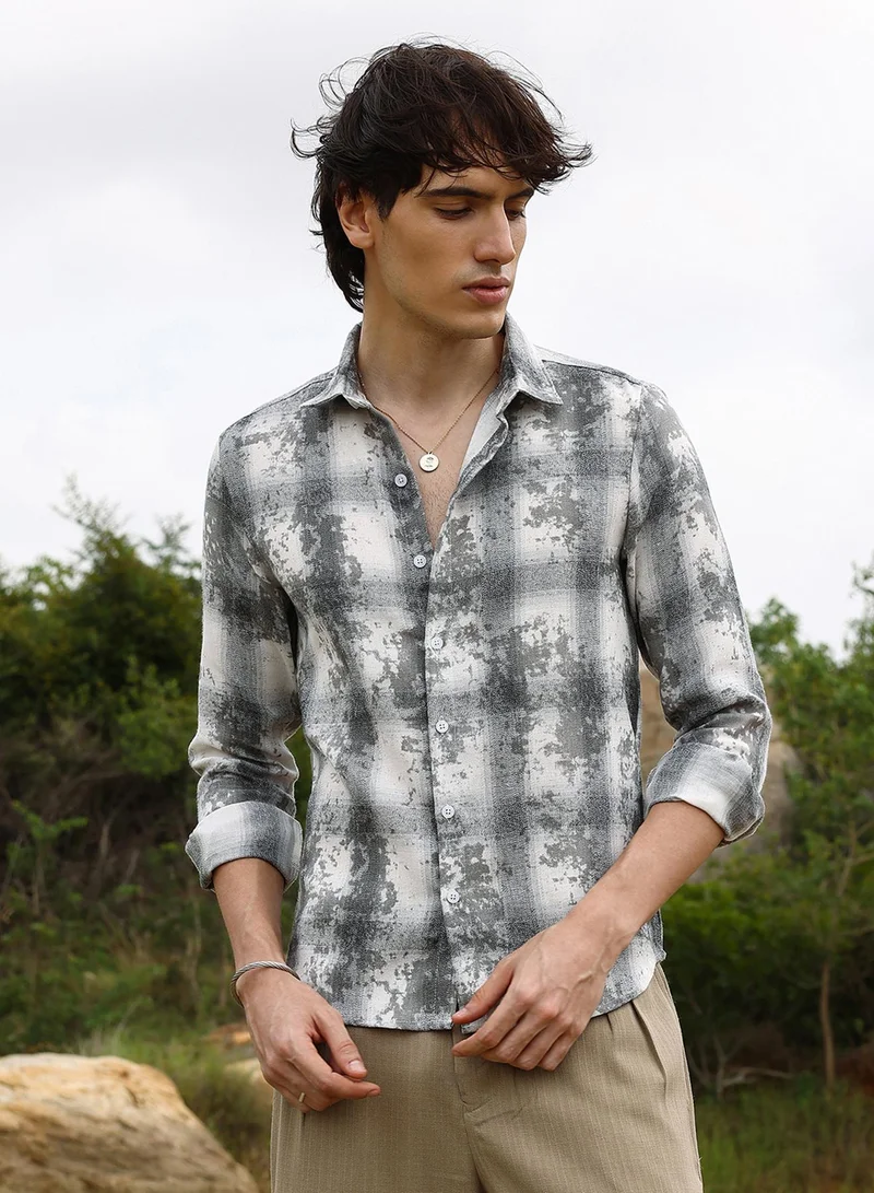 Campus Sutra Campus Sutra Men's Moon Grey Splash Check Shirt For Casual Wear | Spread Collar | Long Sleeve | Button Closure | Shirt Crafted With Comfort Fit For Everyday Wear