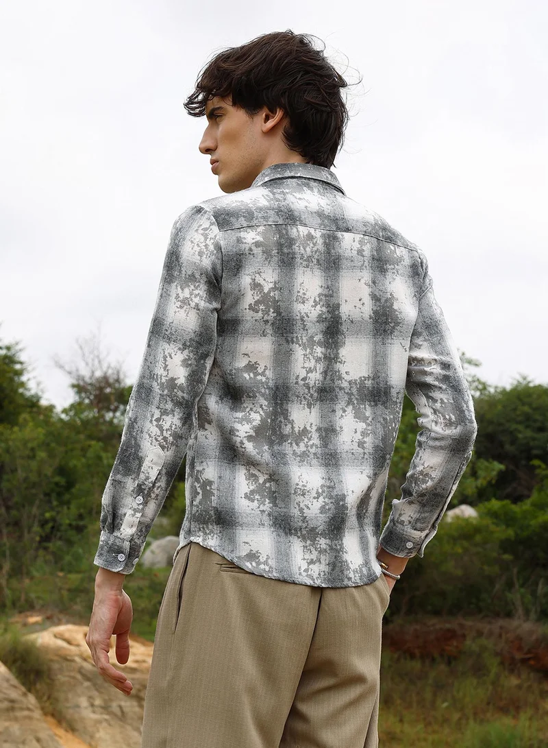 Campus Sutra Campus Sutra Men's Moon Grey Splash Check Shirt For Casual Wear | Spread Collar | Long Sleeve | Button Closure | Shirt Crafted With Comfort Fit For Everyday Wear