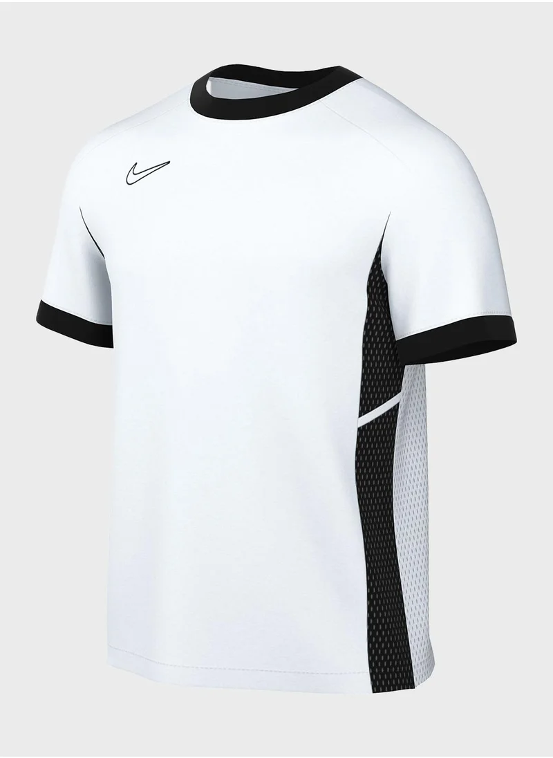 Nike nike tshirt & shorts combo