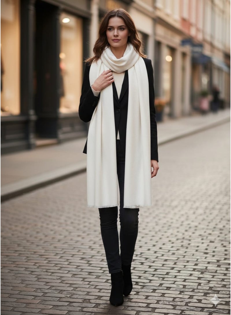 Elegant long white scarf for women, soft and warm, suitable for winter, made of wool. - Image 1