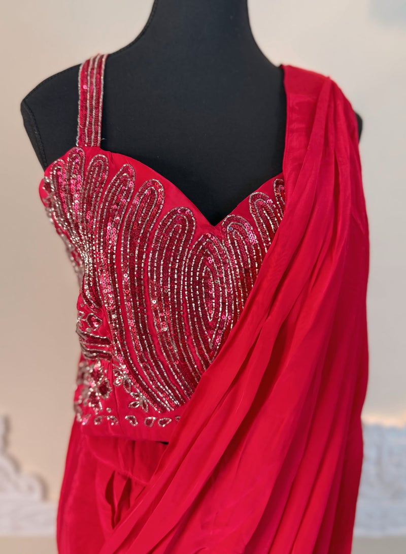 Queens Landing Fashion Red Chiffon Saree||Lightweight Saree for Festive Events||Traditional Indian Saree with Blouse||Embroidered Border Chiffon Saree||Elegant Red Saree for Special Occasions  - Image 2