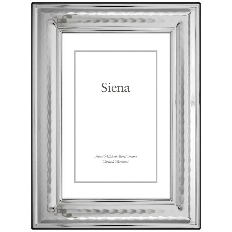 Siena إطار صور سينا الكلاسيكي المصنوع من الفضة الم hammered  بلمسة مقاومة للتآكل  إطار صور مثالي لأي طاولة جانبية  خزانة  رف  أو طاولة ليلية  فضي  8x10 - Image 1