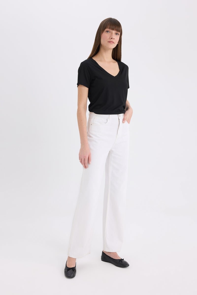 DeFacto Woman Regular Fit V Neck Basic Short Sleeve T-Shirt  - Image 5