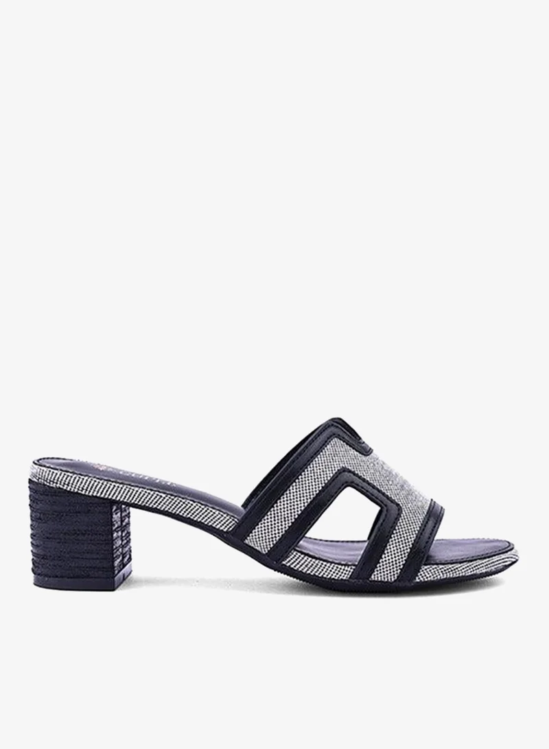 Cuple Elegant heel slippers designed for a chic look.
