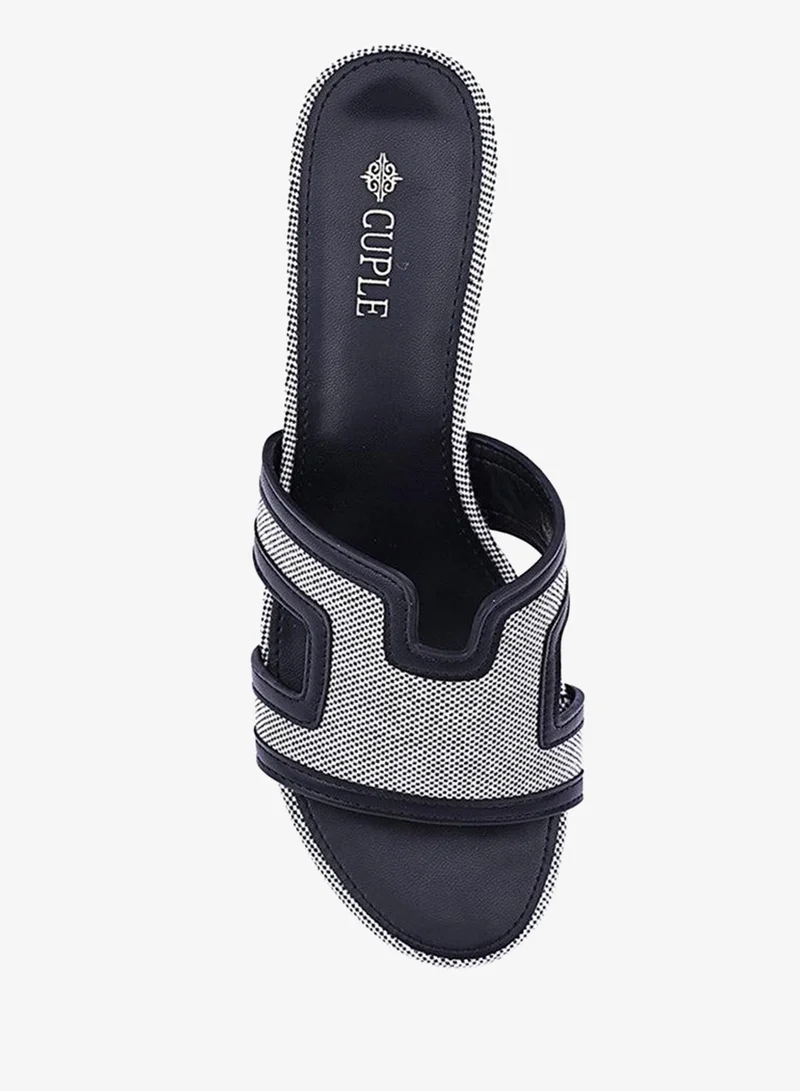 Cuple Elegant heel slippers designed for a chic look.
