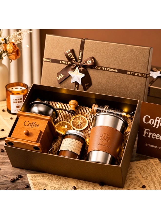 طقم مطحنة قهوة من أربع قطع، يشمل علبة تخزين للسفر، وماكينة تحضير القهوة بالتقطير، وطقم قهوة، ومطحنة قهوة، وغلاية قهوة - Image 1