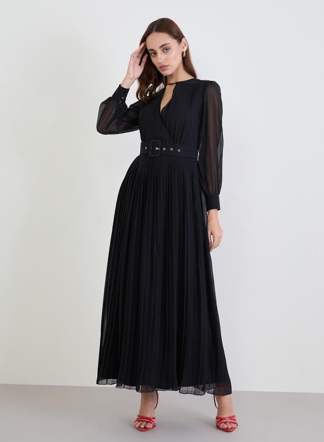 ستايلي فستان طويل بكسرات وياقة بشق - Image 3