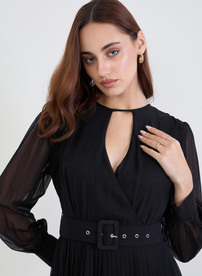 ستايلي فستان طويل بكسرات وياقة بشق - Image 4