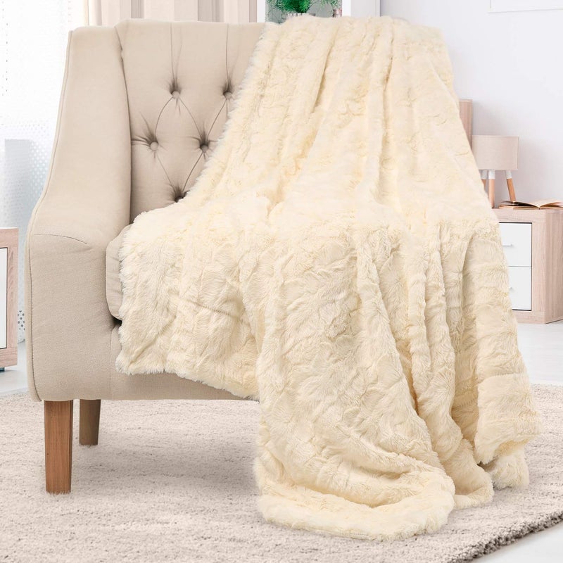Everlasting Comfort بطانية رمي ناعمة ومريحة من إيفرلاستينغ كومفورت باللون العاجي - (50"x65") بطانيات خريف مينيكي وزغبية، غطاء فخم وناعم للسرير، الأريكة وغرفة المعيشة - ديكور منزلي مريح - Image 1