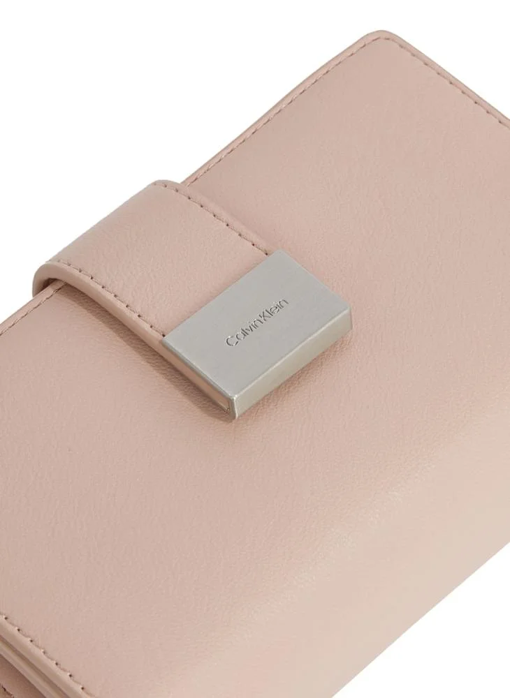 CALVIN KLEIN MEDIUM BIFOLD WALLET WITH HARDWARE SNAP