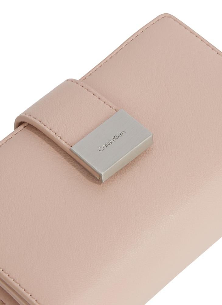CALVIN KLEIN MEDIUM BIFOLD WALLET WITH HARDWARE SNAP  - Image 3