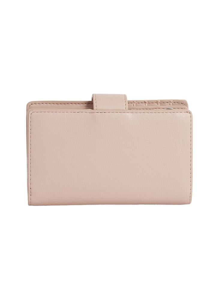 CALVIN KLEIN MEDIUM BIFOLD WALLET WITH HARDWARE SNAP  - Image 2