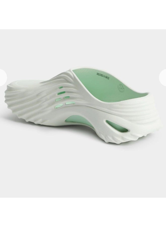 Crocs are comfortable - Image 3