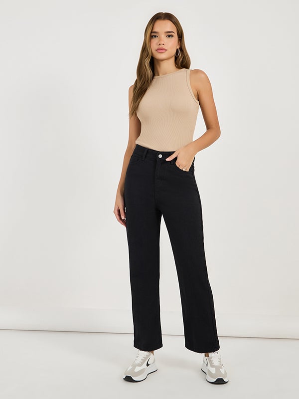 ستايلي جينز سادة بأرجل مستقيمة وخصر عالي - Image 1