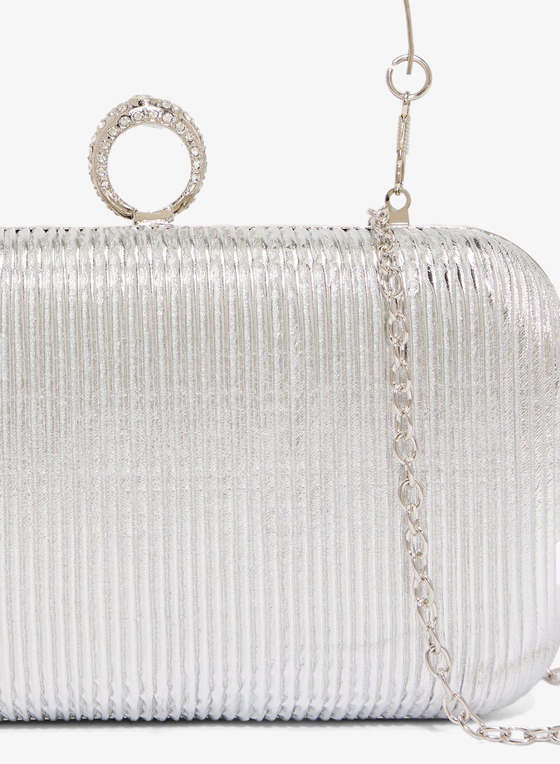 خزانة حقيبة يد فضية مزينة بتفاصيل دقيقة - Image 3