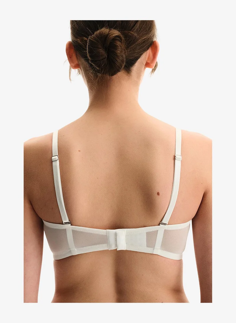 بنتي Women Lotus Broidery White Strapless Wired Bra