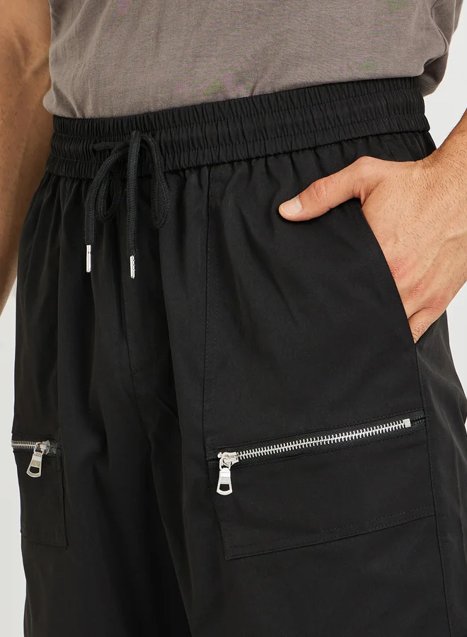 Styli Styli Men Olive Solid Relaxed Fit Cargo Joggers with Zipper Detail