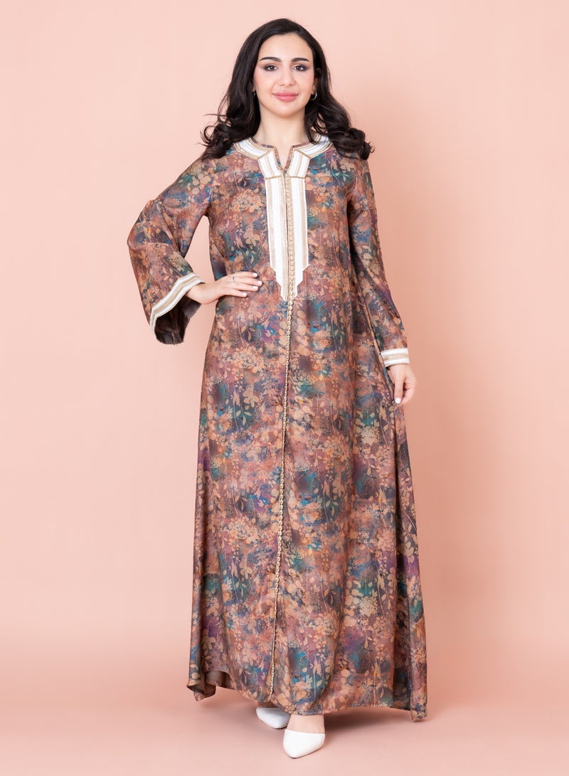 اكسا جلابية مطرزة بطبعة زهور بني - Image 1