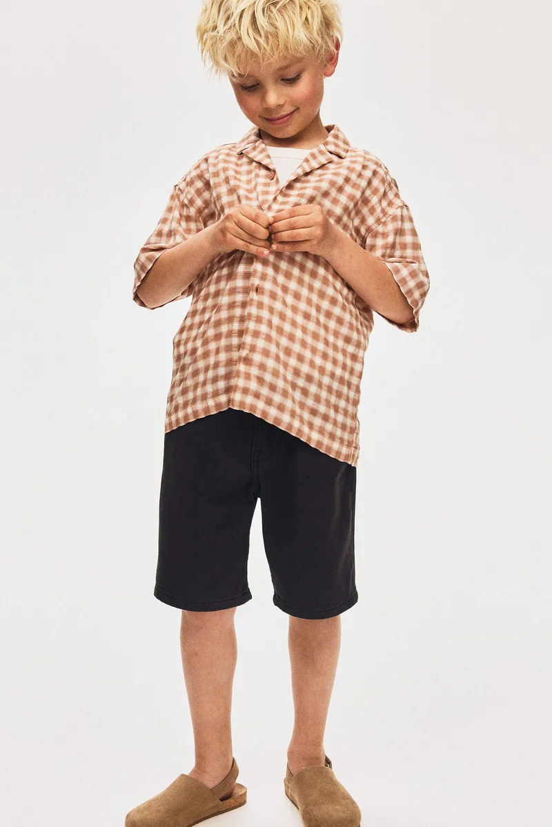 اتش اند ام قميص بياقة ريزورت من مزيج القطن