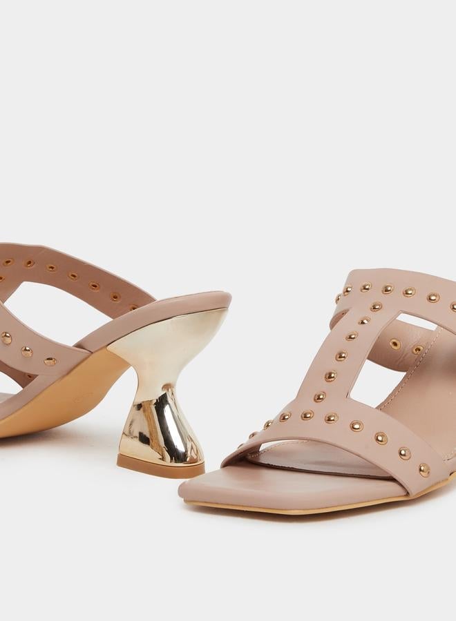 ستايلي صندل بكعب قطة وتفاصيل مُنمقة - Image 4