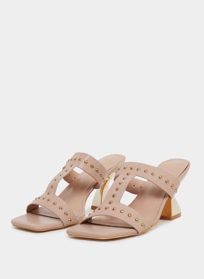 ستايلي صندل بكعب قطة وتفاصيل مُنمقة - Image 3