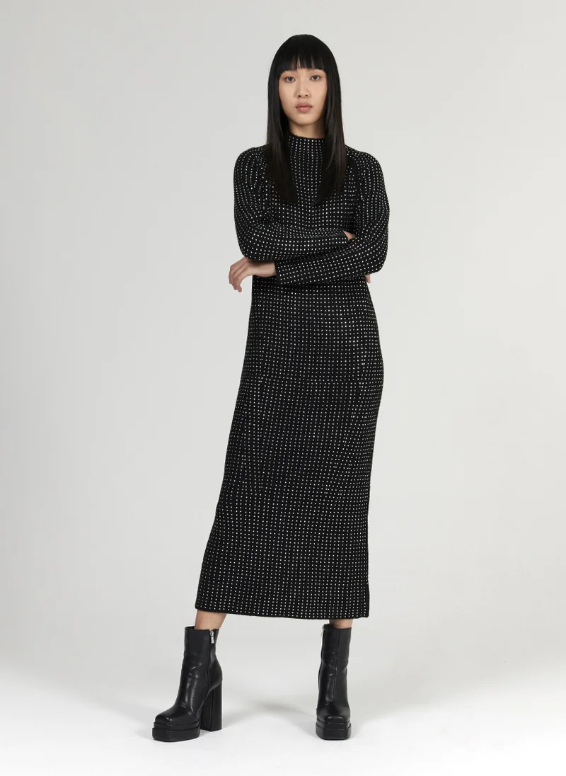 ليم فستان مزين بأحجار الراين