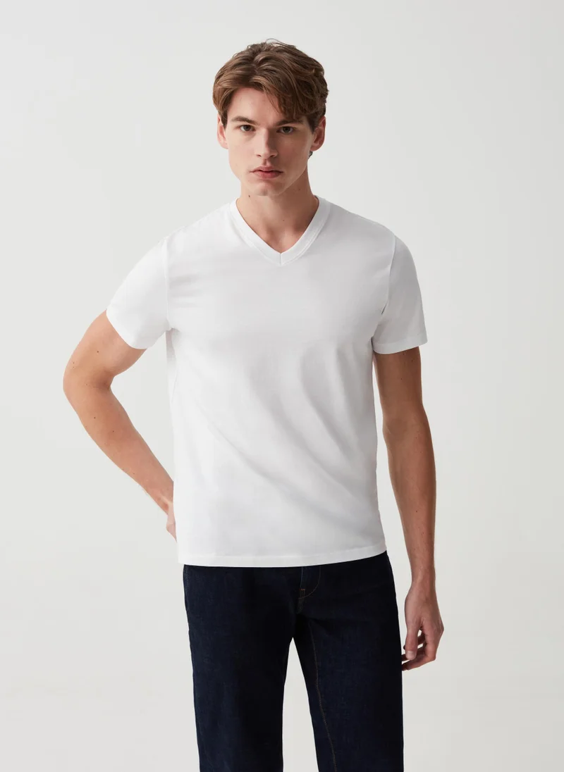 او في اس Organic cotton T-shirt with V neck