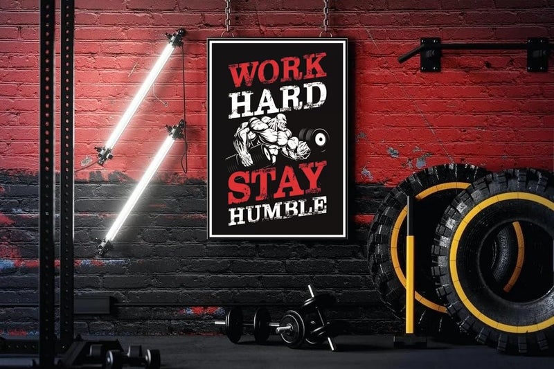 PIXELARTZ ملصق حائط اعمل بجد وابق متواضع - رسومات تحفيزية للتمارين الرياضية وكمال الأجسام - ملصقات بجودة HD للمنزل، المكتب، الغرفة، جدار الصالة الرياضية - متعدد الألوان - Image 1