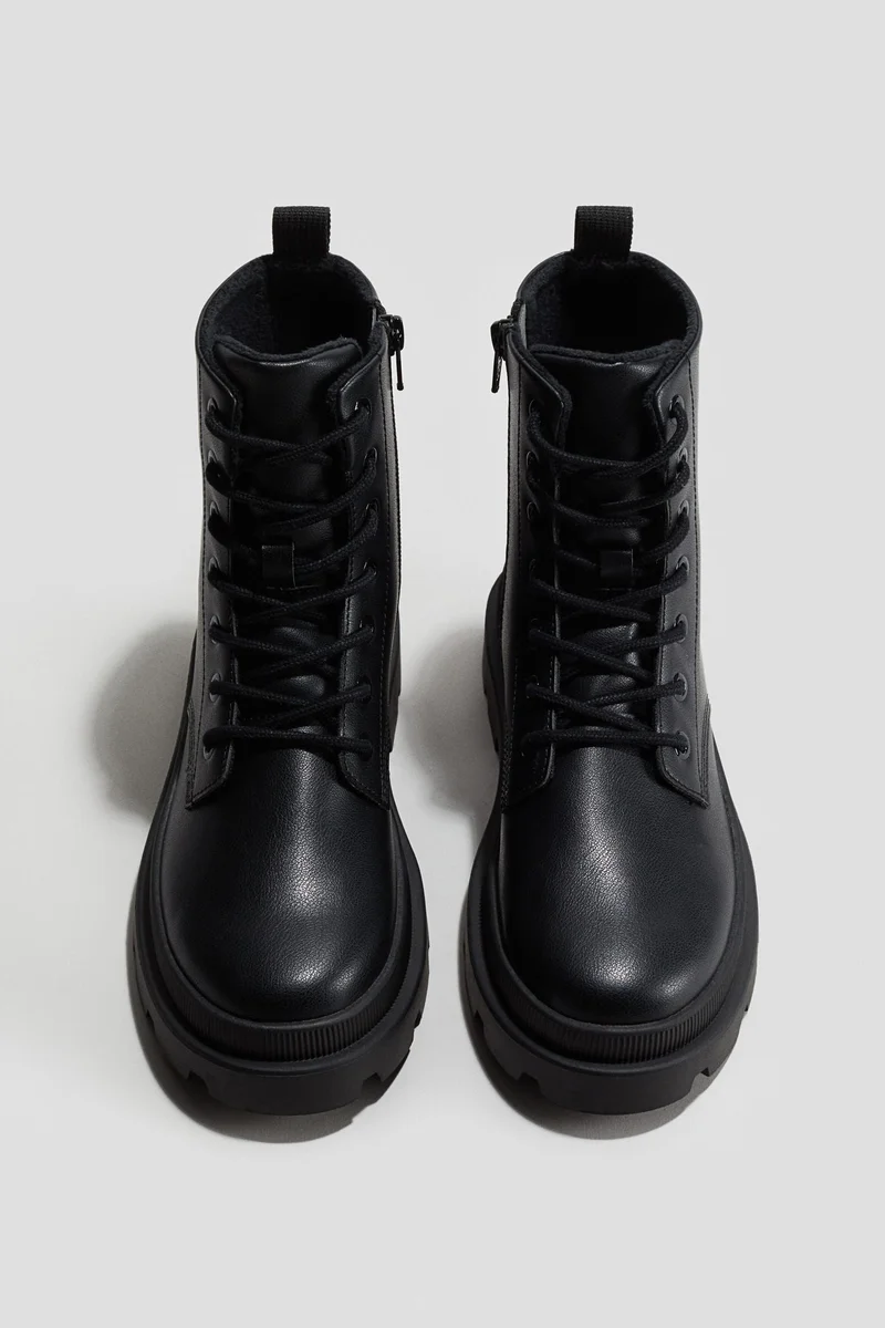 اتش اند ام بووت بأربطة ونعل سميك