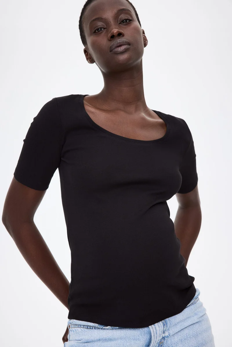 اتش اند ام بلوزة بقبة واسعة من تشكيلة ماما