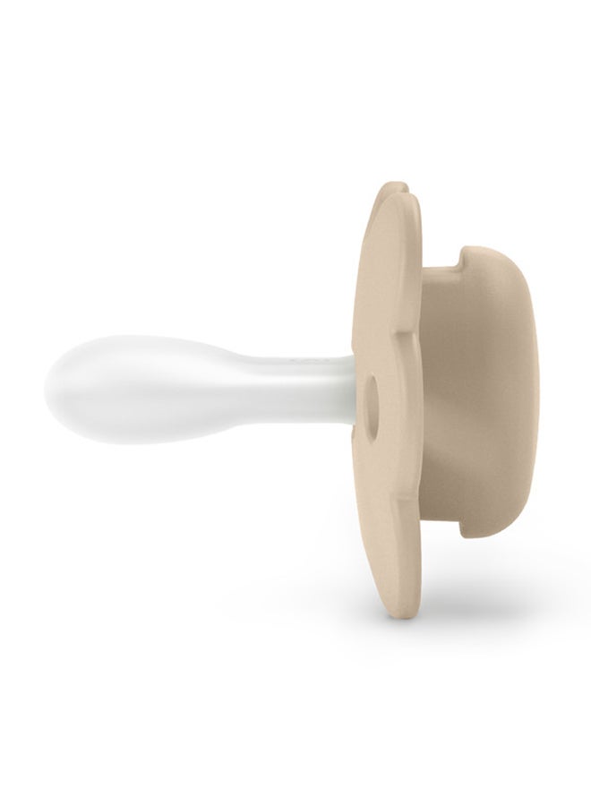 SUAVINEX سكس برو مصاصة على شكل فراشة فائقة النعومة للأطفال من 6-18 شهر مع حلمة سيليكون آمنة للأطفال - بيج - Image 2