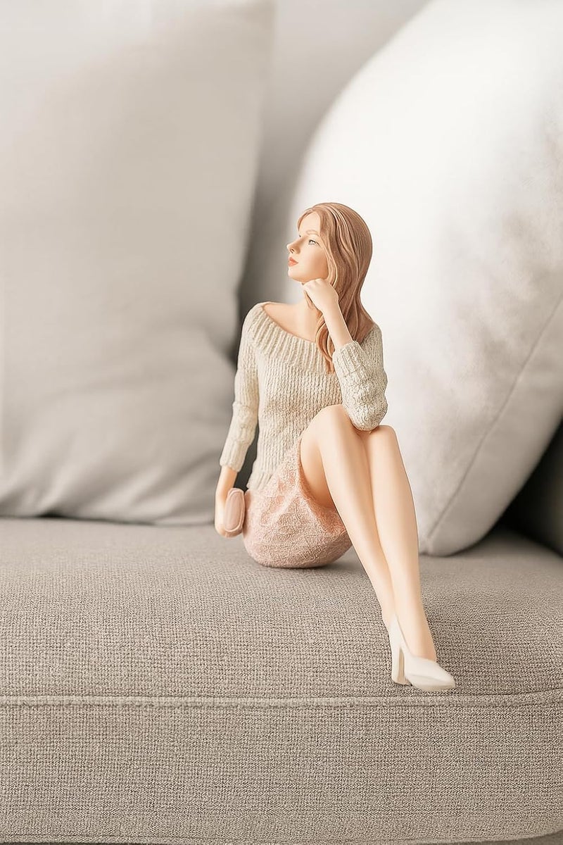 B&D Vintage Style Decorative Lady Figurine - Image 1