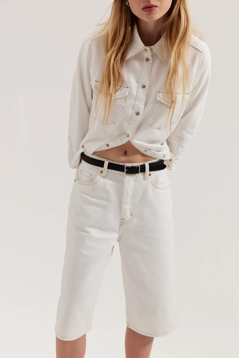 اتش اند ام شورت بخصر عالي وطول يصل للركبة من الدنيم