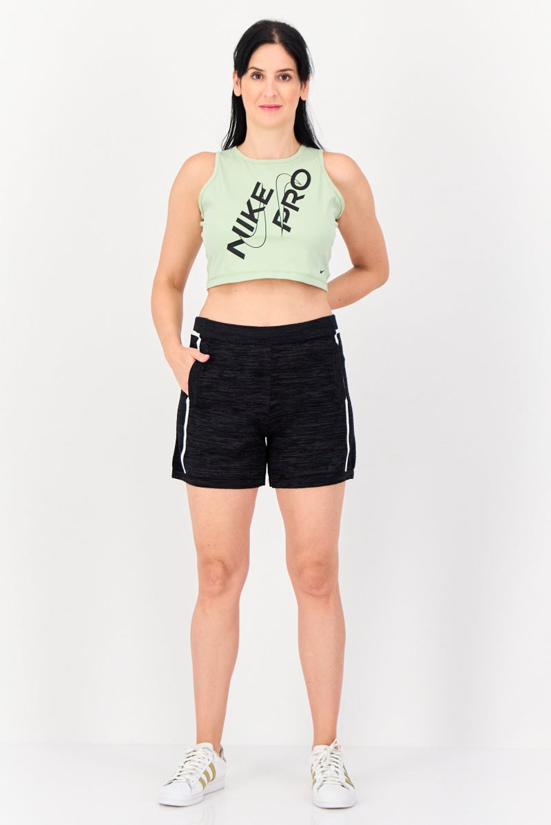 Nike شورتات تدريب رياضية للنساء، أسود - Image 4