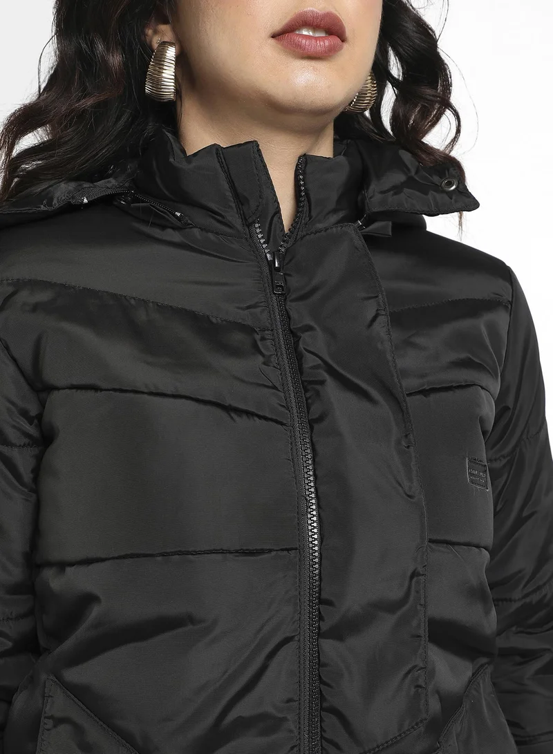 Campus Sutra Women's Black Zip-Front Puffer Jacket With Fur Detail