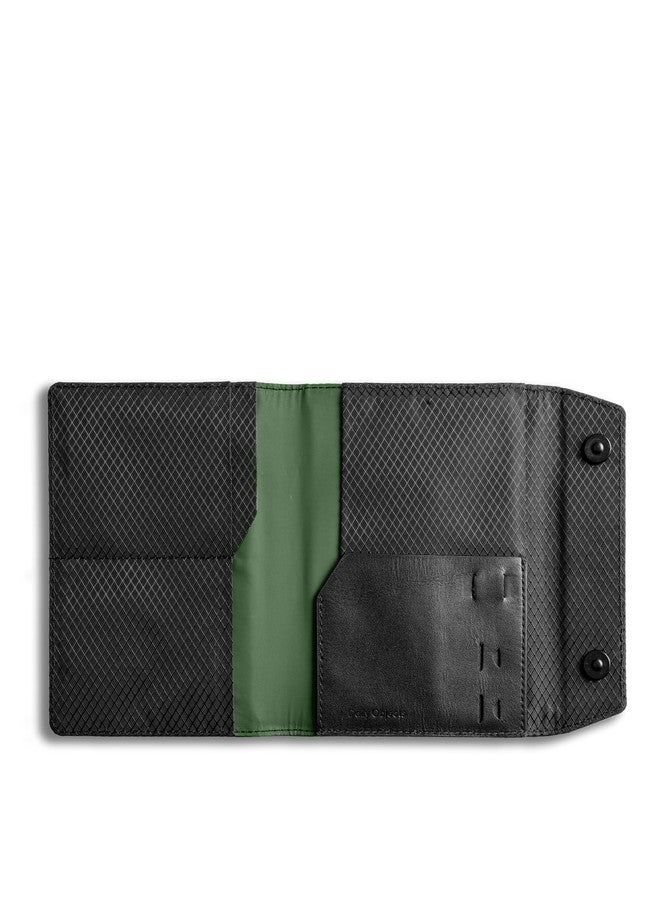 دايلي أوبجيكتز محفظة جواز سفر رجالية من ديلي أوبجكتس، مصنوعة من البوليستر الأسود المقاوم للتمزق، مزودة بغطاء محوري. - Image 2