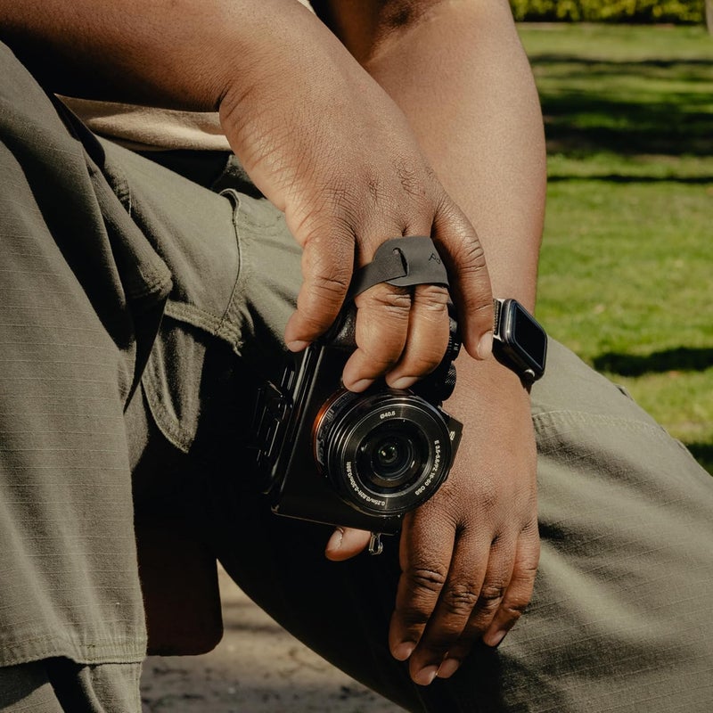 Peak Design Micro Clutch L-Plate Hand Strap for Mirrorless Cameras - Black - Image 4