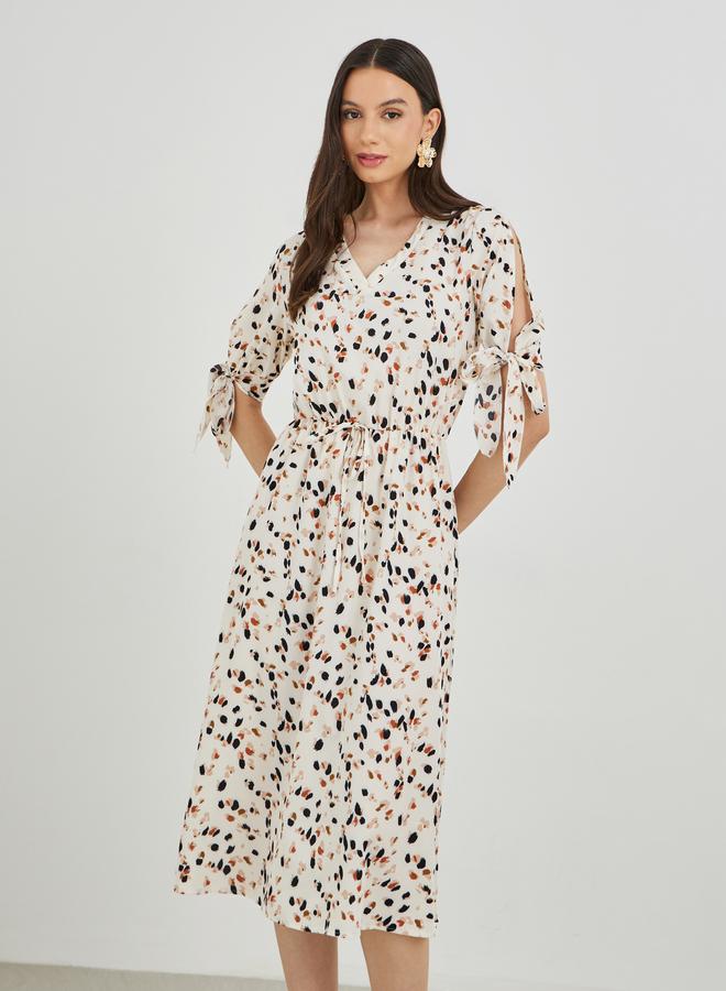 تايك تو فستان ميدي بطبعة حرف  مع تفاصيل ربط - Image 3