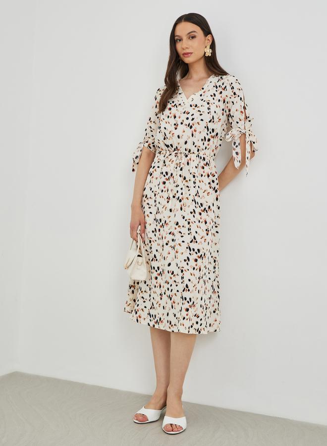 تايك تو فستان ميدي بطبعة حرف  مع تفاصيل ربط - Image 1