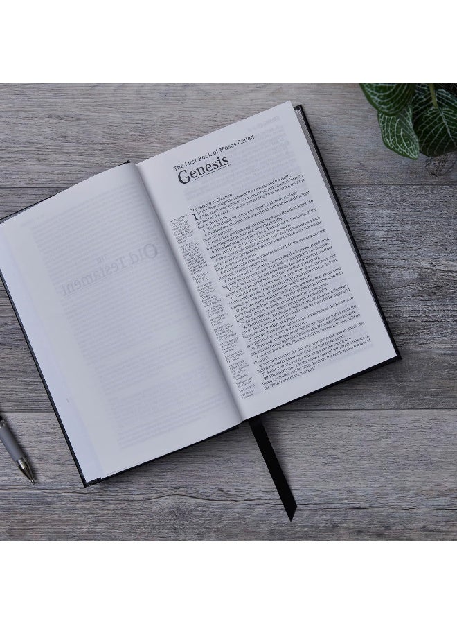 ترجمة الملك جيمس الجديدة، الكتاب المقدس ذو العمود الواحد، آية بآية، بني جلد صناعي، حروف حمراء، طباعة مريحة (مؤشر بالإبهام) - Image 4