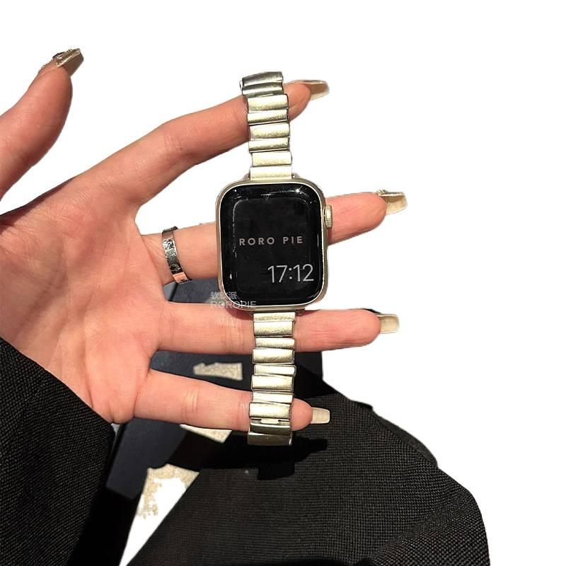 SK سوار ساعة ذكية سوار معدني من الستانلس ستيل متوافق مع Apple Watch بملاءمة قابلة للتعديل وحزام بديل بتصميم معدني أنيق باللون Starlight قابل للتعديل - Image 1