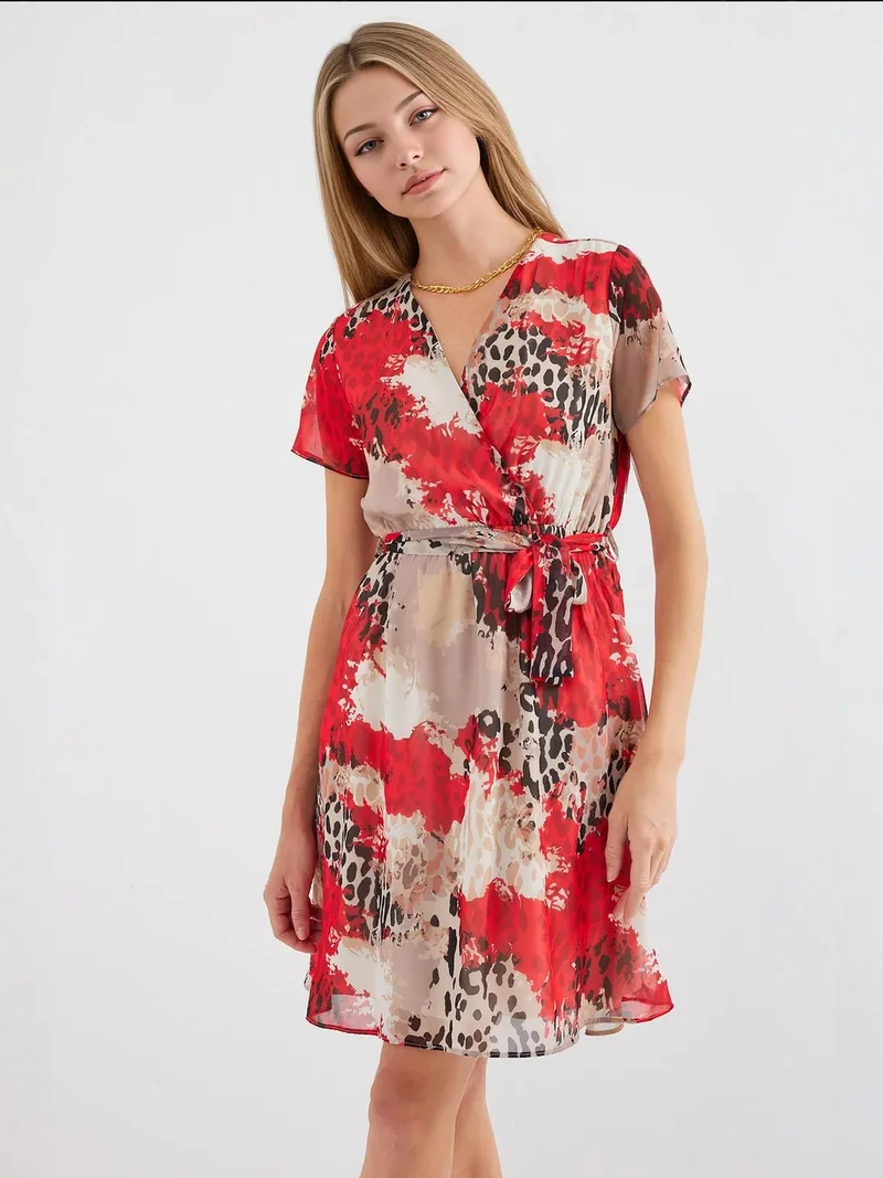 بيغ دارت فستان قصير برقبة على شكل حرف  مزين بالزهور مع رباط