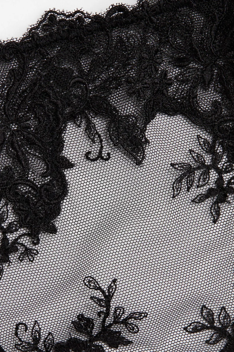 اتش اند ام سروال ثونغ من الدانتيل