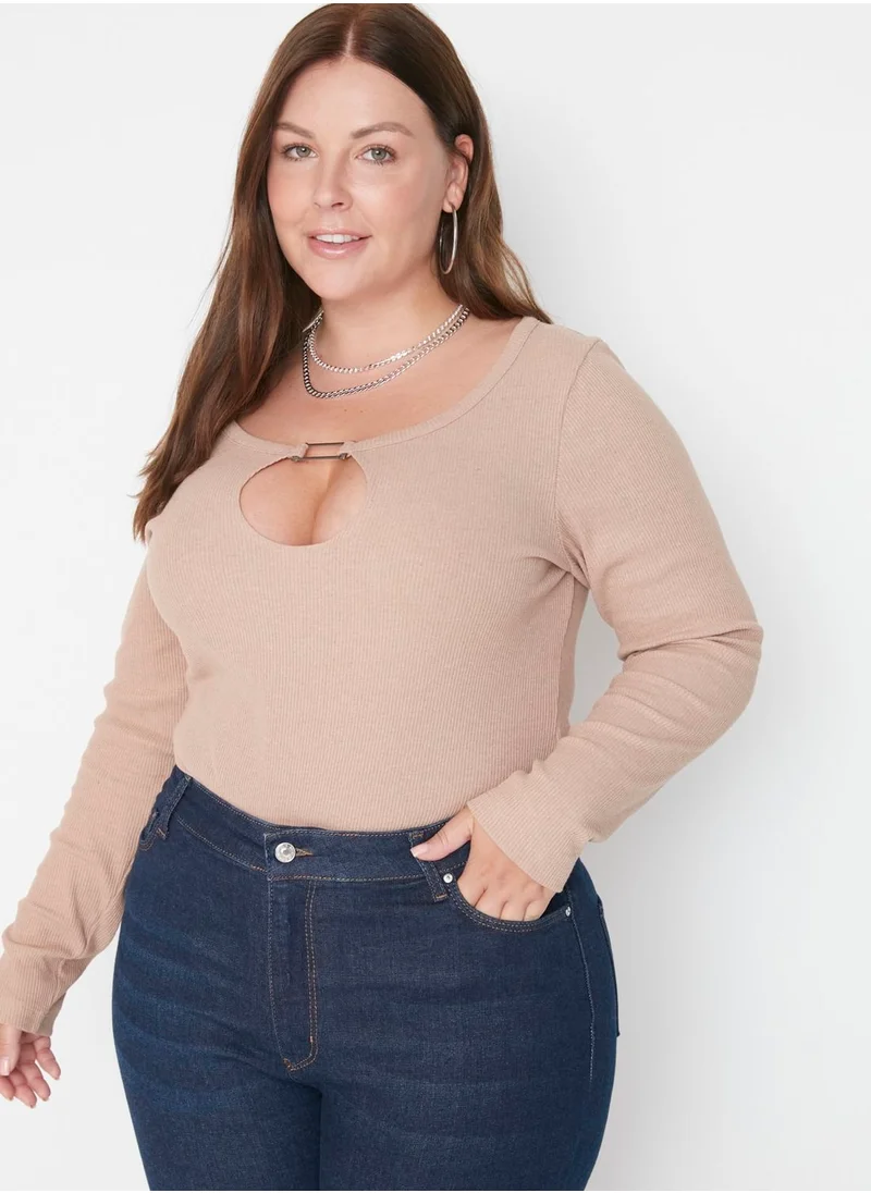 Trendyol Curve Cut Out Detail Knitted Body